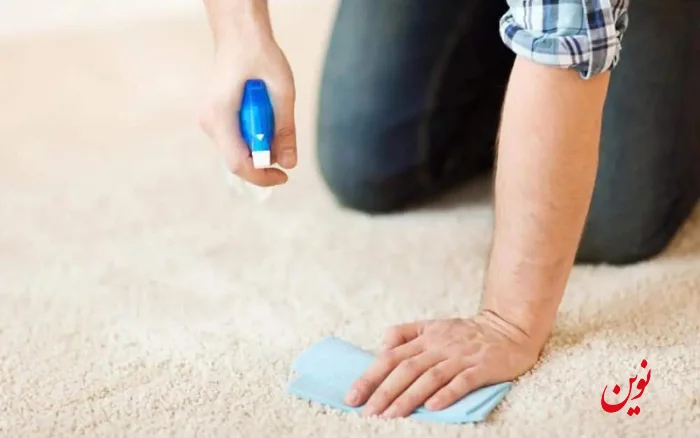 پاک کردن لاک از روی فرش با اسپری شیشه‌ شوی