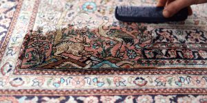 Cleaning silk carpets