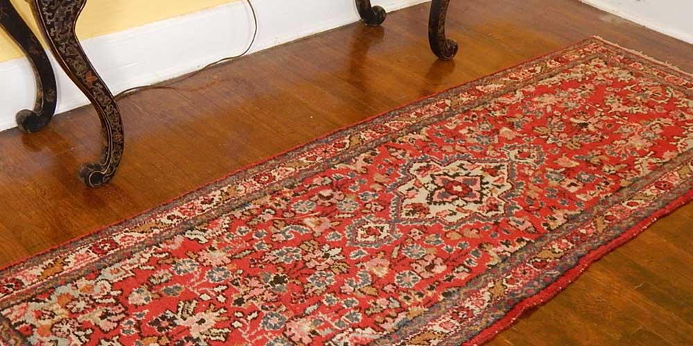 فرش اراک از جمله فرش‌های دست‌باف در ایران است
