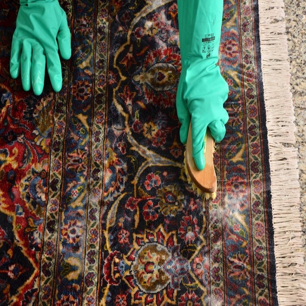براق کردن فرش در قالیشویی - قالیشویی نوین
