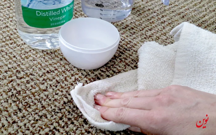 پاک کردن لکه نوشابه از روی فرش با سرکه